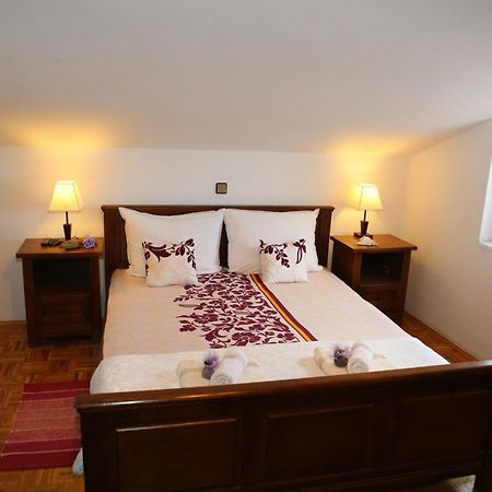 Pansion Adria Hotell Sveti Filip i Jakov Rum bild
