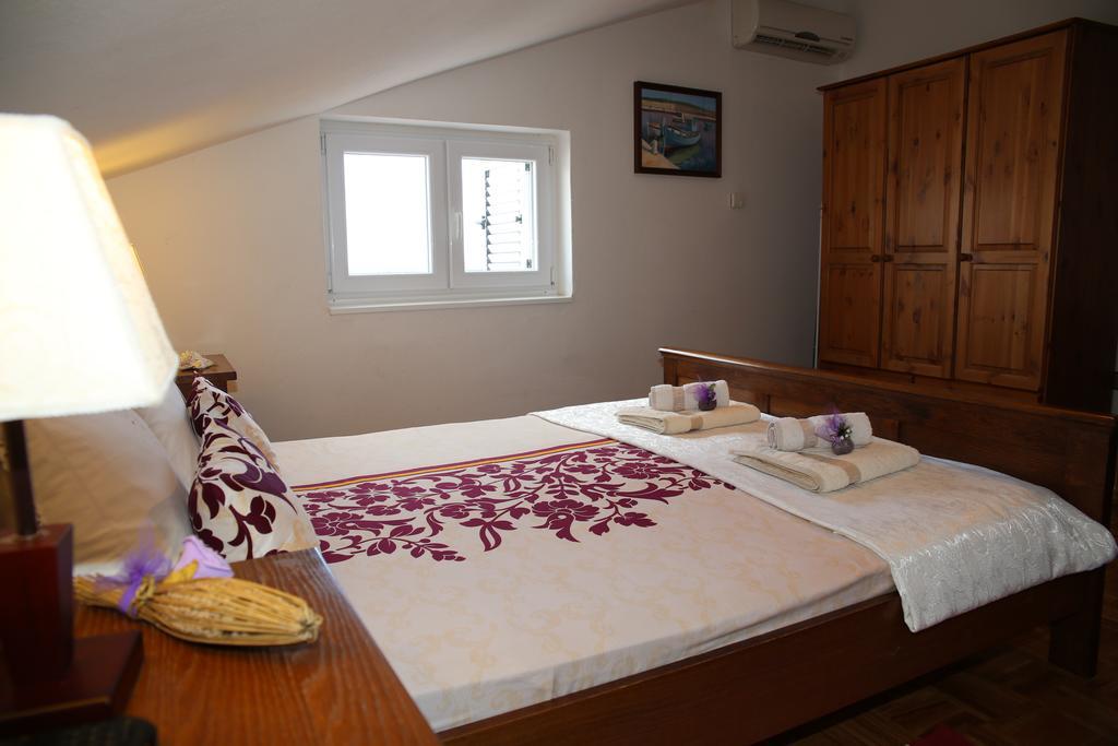 Pansion Adria Hotell Sveti Filip i Jakov Rum bild