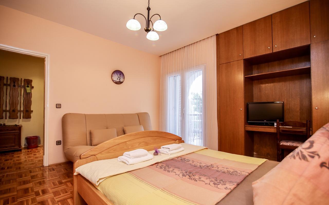 Pansion Adria Hotell Sveti Filip i Jakov Exteriör bild