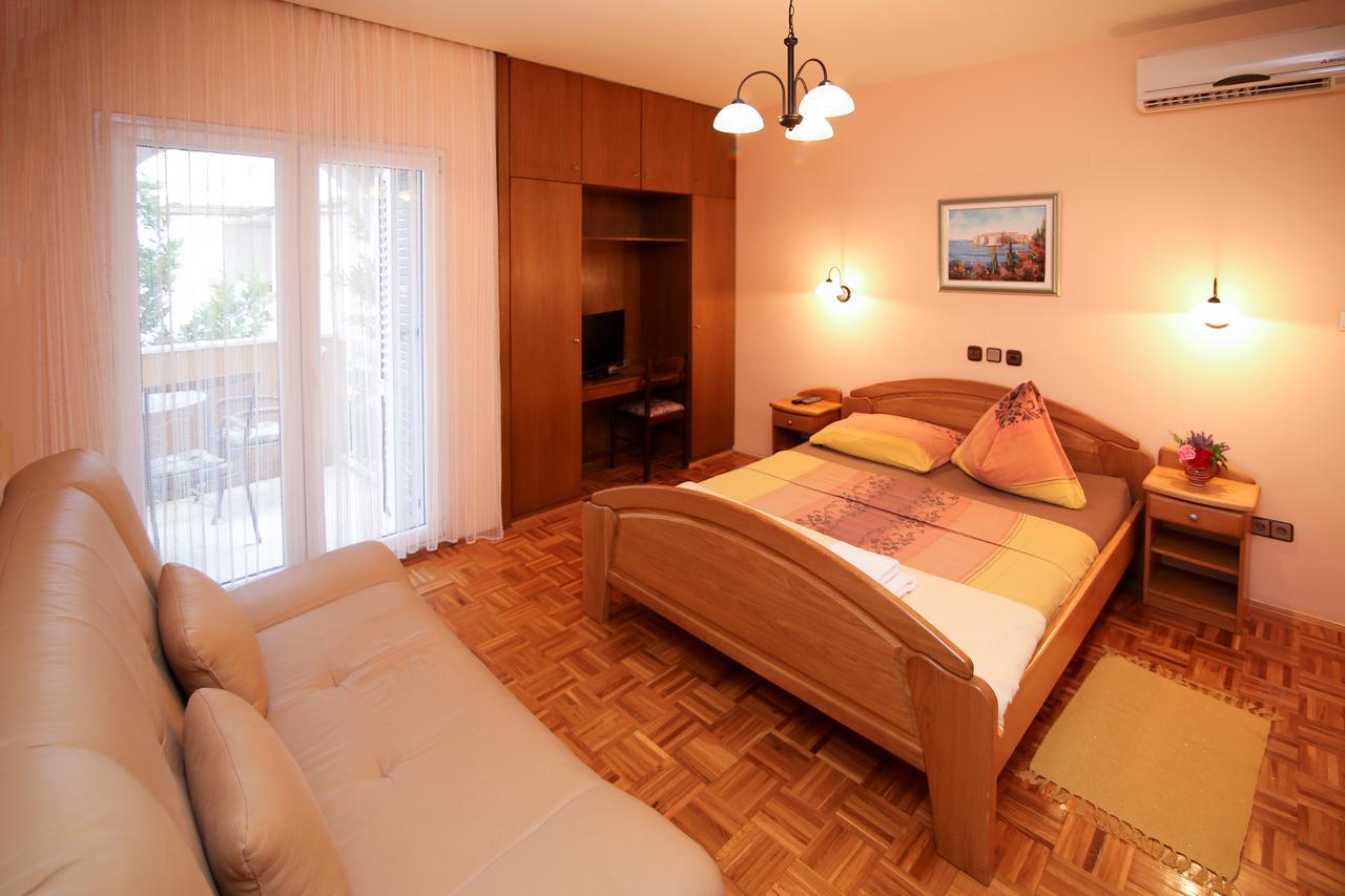 Pansion Adria Hotell Sveti Filip i Jakov Exteriör bild