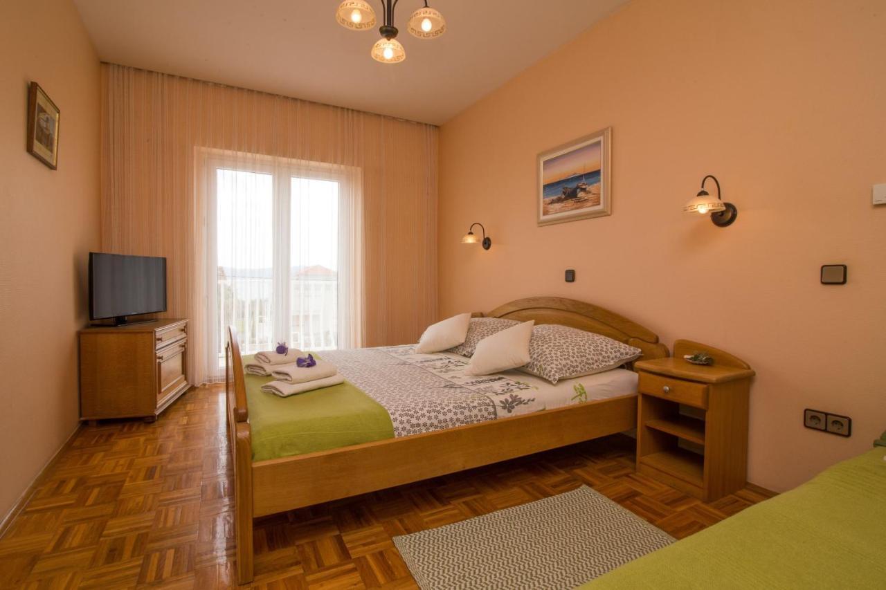 Pansion Adria Hotell Sveti Filip i Jakov Exteriör bild