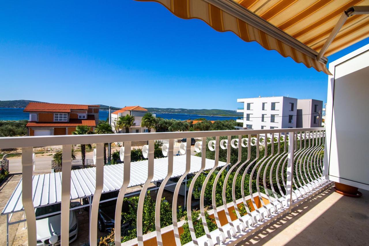 Pansion Adria Hotell Sveti Filip i Jakov Exteriör bild