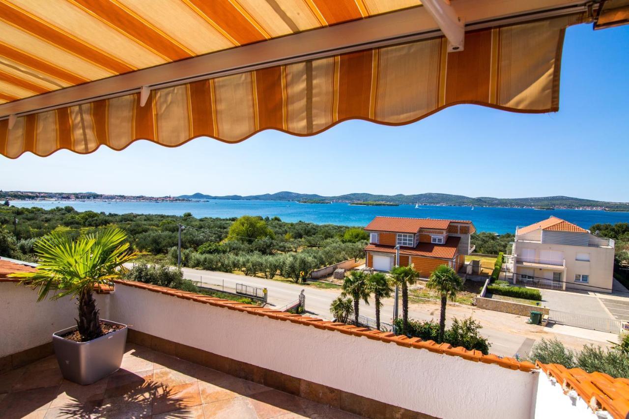 Pansion Adria Hotell Sveti Filip i Jakov Exteriör bild
