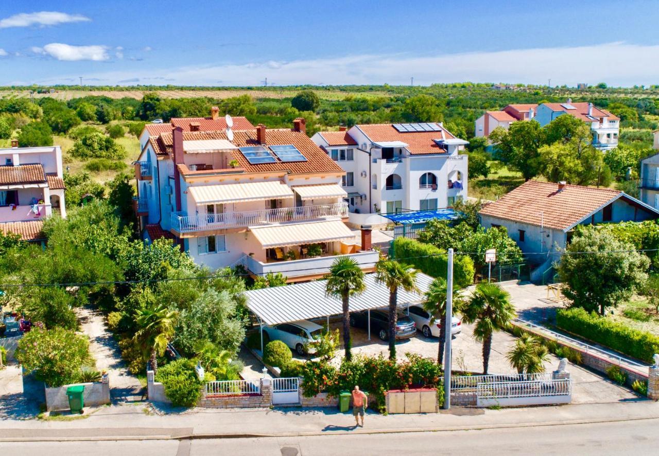 Pansion Adria Hotell Sveti Filip i Jakov Exteriör bild