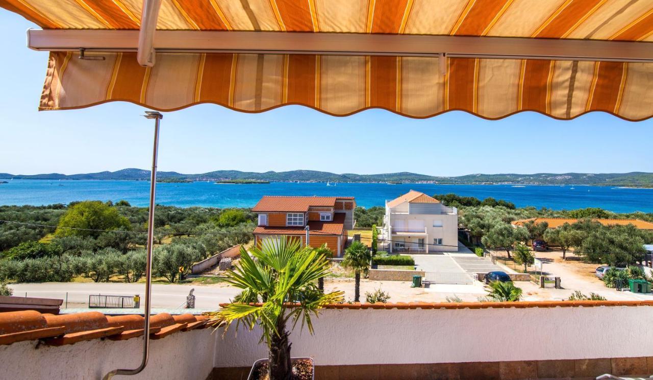 Pansion Adria Hotell Sveti Filip i Jakov Exteriör bild