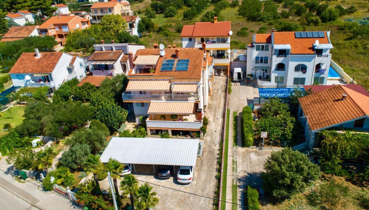 Pansion Adria Hotell Sveti Filip i Jakov Exteriör bild