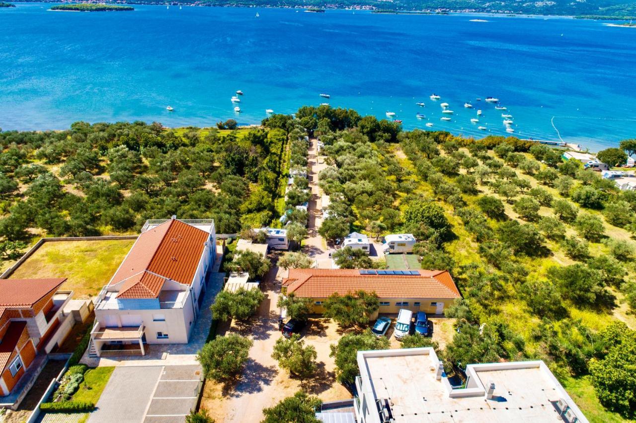 Pansion Adria Hotell Sveti Filip i Jakov Exteriör bild